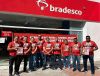 Bradesco sobrecarrega trabalhadores e prejudica clientes com fechamento de agências e demissões em massa