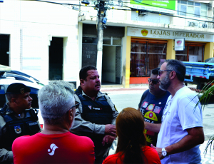 MERCANTIL CHAMA A POLÍCIA, MAS NÃO CALA A LUTA: Sindicato mantém agência fechada e enfrenta política de exploração